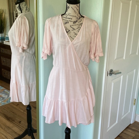 LC Lauren Conrad Dresses & Skirts - LC Lauren Conrad Peach/Pink Wrap Style Dress
